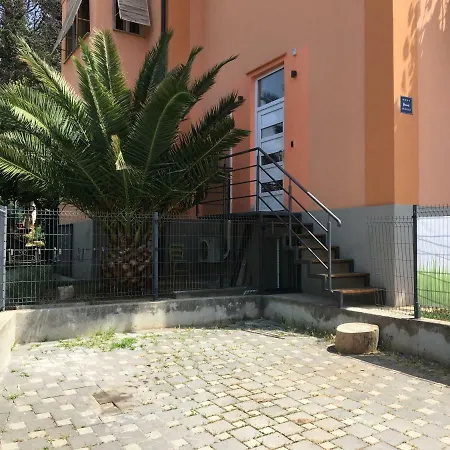 Apartment Lora