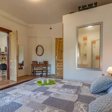 Lora Apartment *