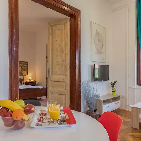 Lora Apartment