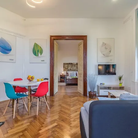 Lora Apartment